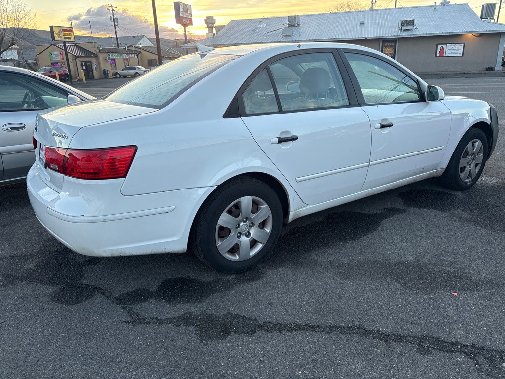 2010 Hyundai Sonata Image 3