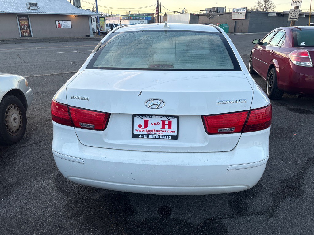 2010 Hyundai Sonata Image 4