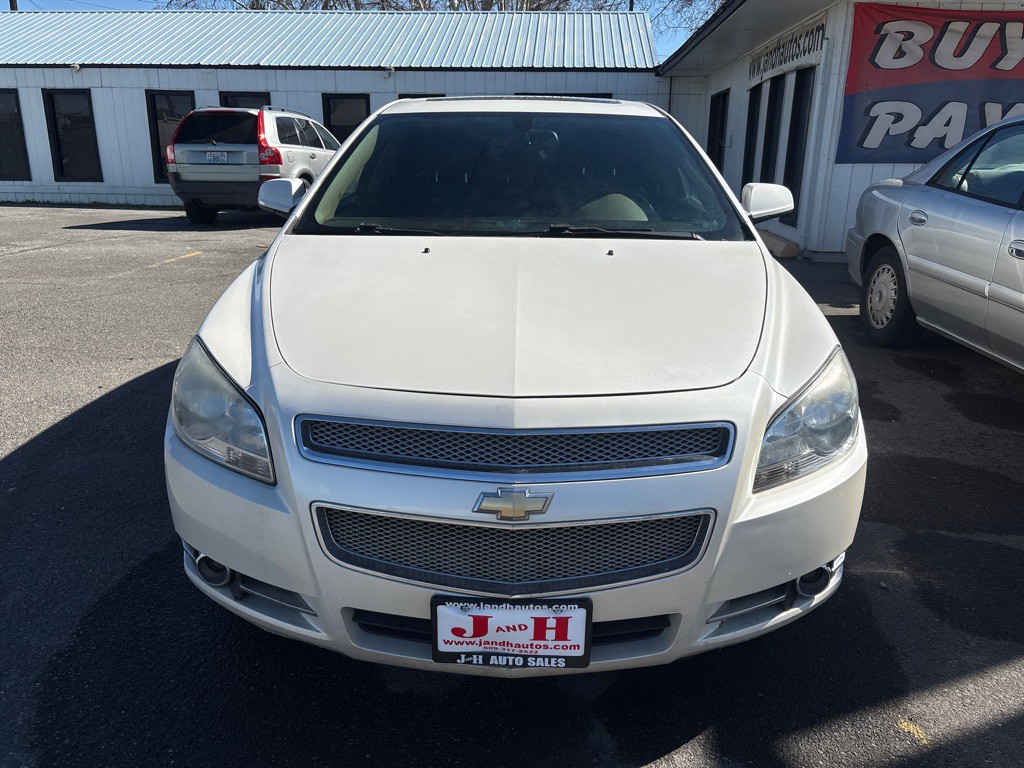 2010 Chevrolet Malibu Image 2