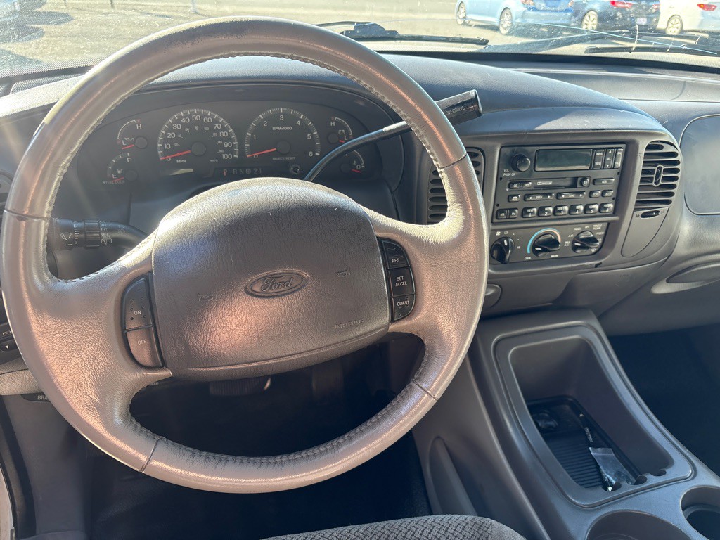 2001 Ford Expedition Image 3