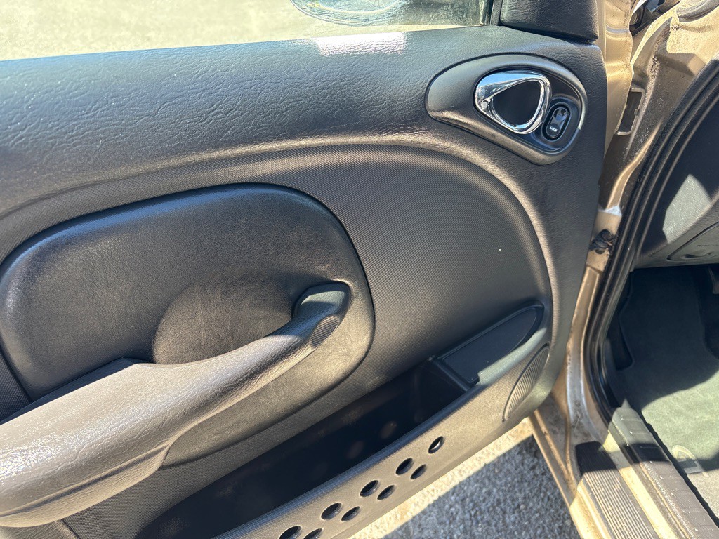 2003 Chrysler PT Cruiser Image 7