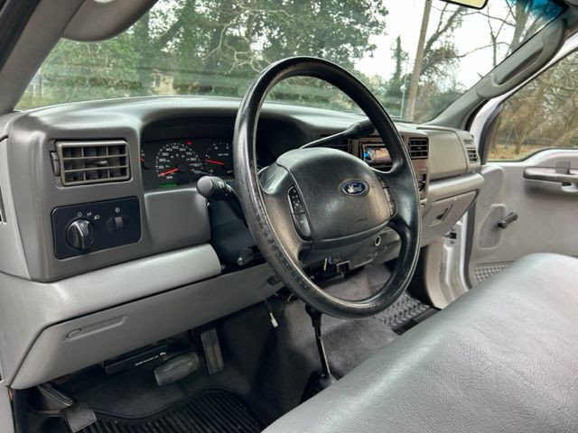2004 Ford F-350 Image 27