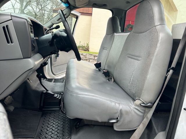 2004 Ford F-350 Image 29