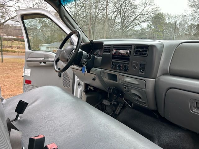 2004 Ford F-350 Image 31