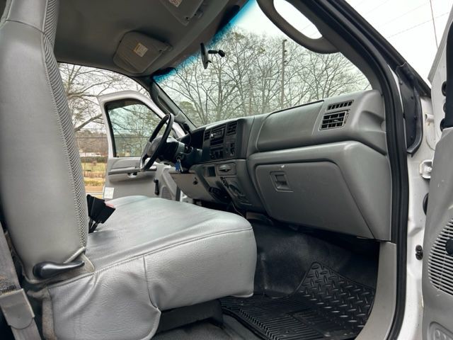 2004 Ford F-350 Image 33