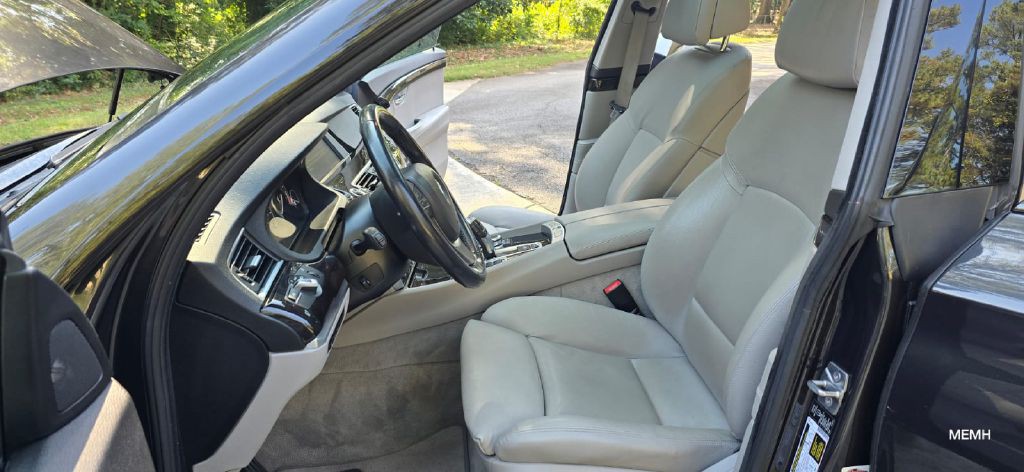 2012 BMW 5 Series Image 17