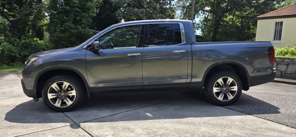 2017 Honda Ridgeline Image 2