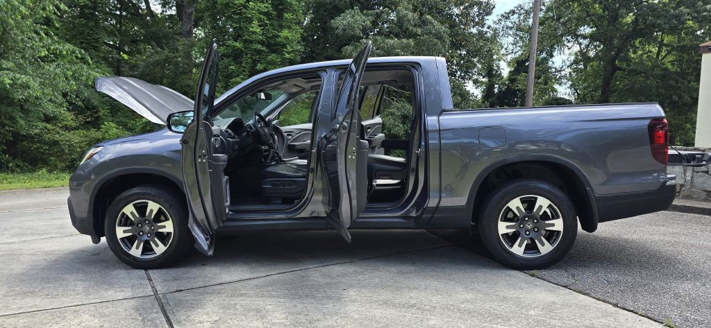 2017 Honda Ridgeline Image 3