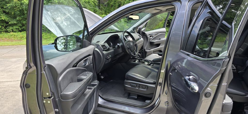 2017 Honda Ridgeline Image 6