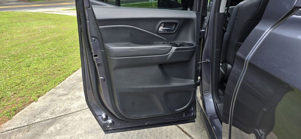 2017 Honda Ridgeline Image 17