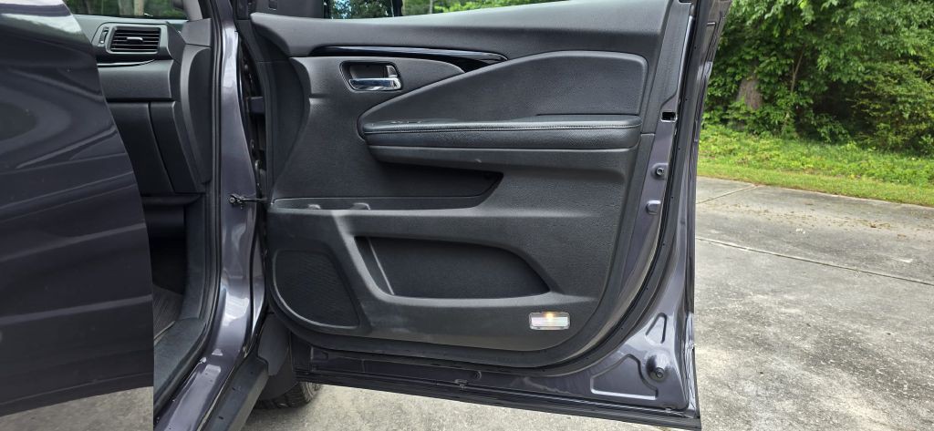 2017 Honda Ridgeline Image 18