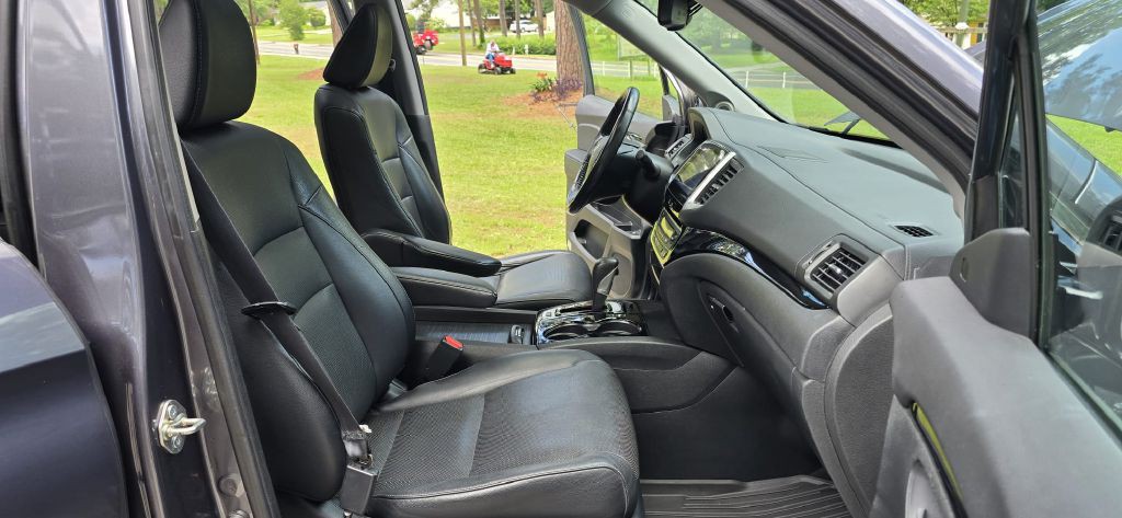 2017 Honda Ridgeline Image 24