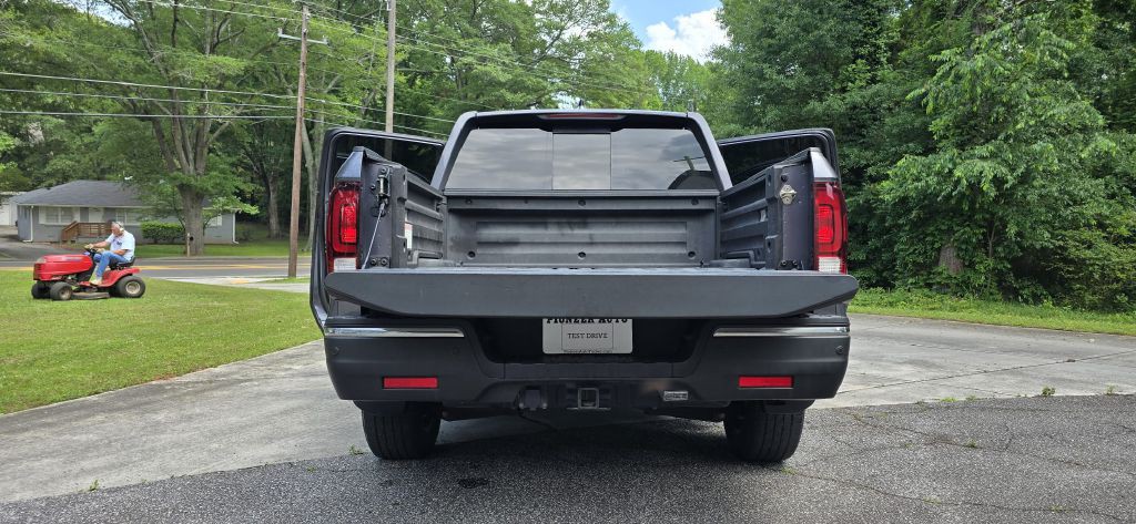 2017 Honda Ridgeline Image 32