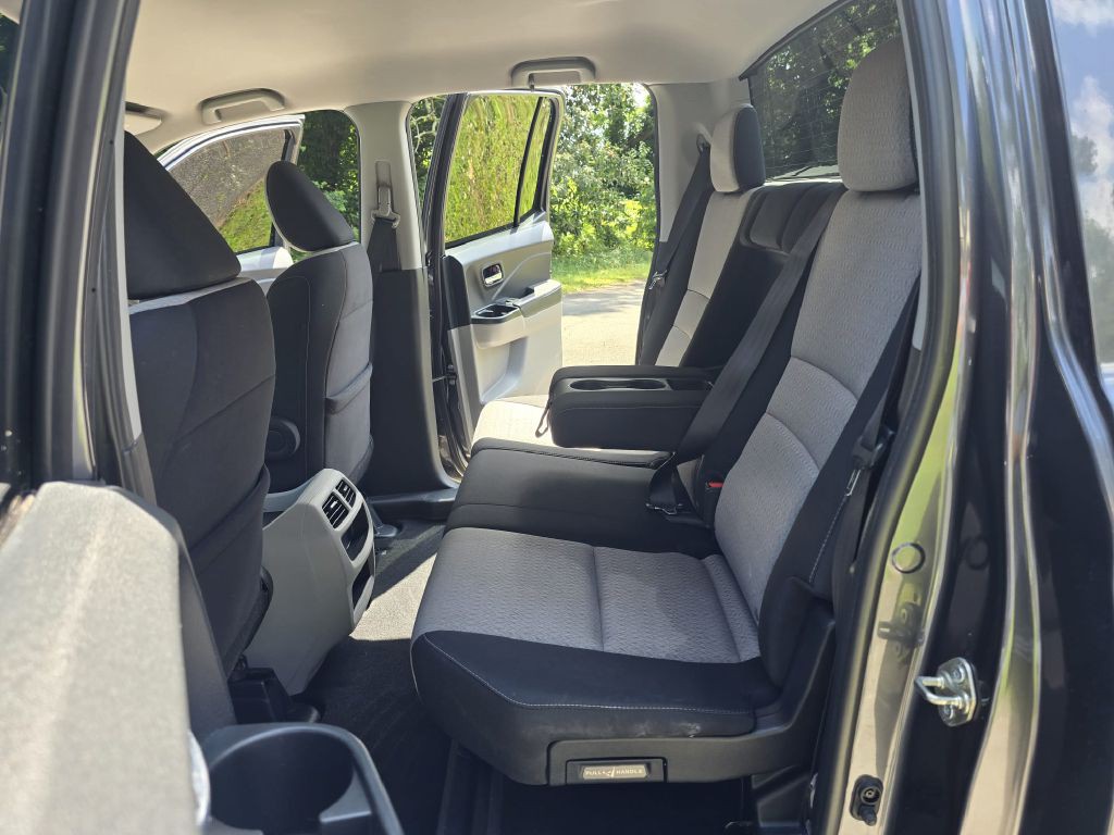 2017 Honda Ridgeline Image 6