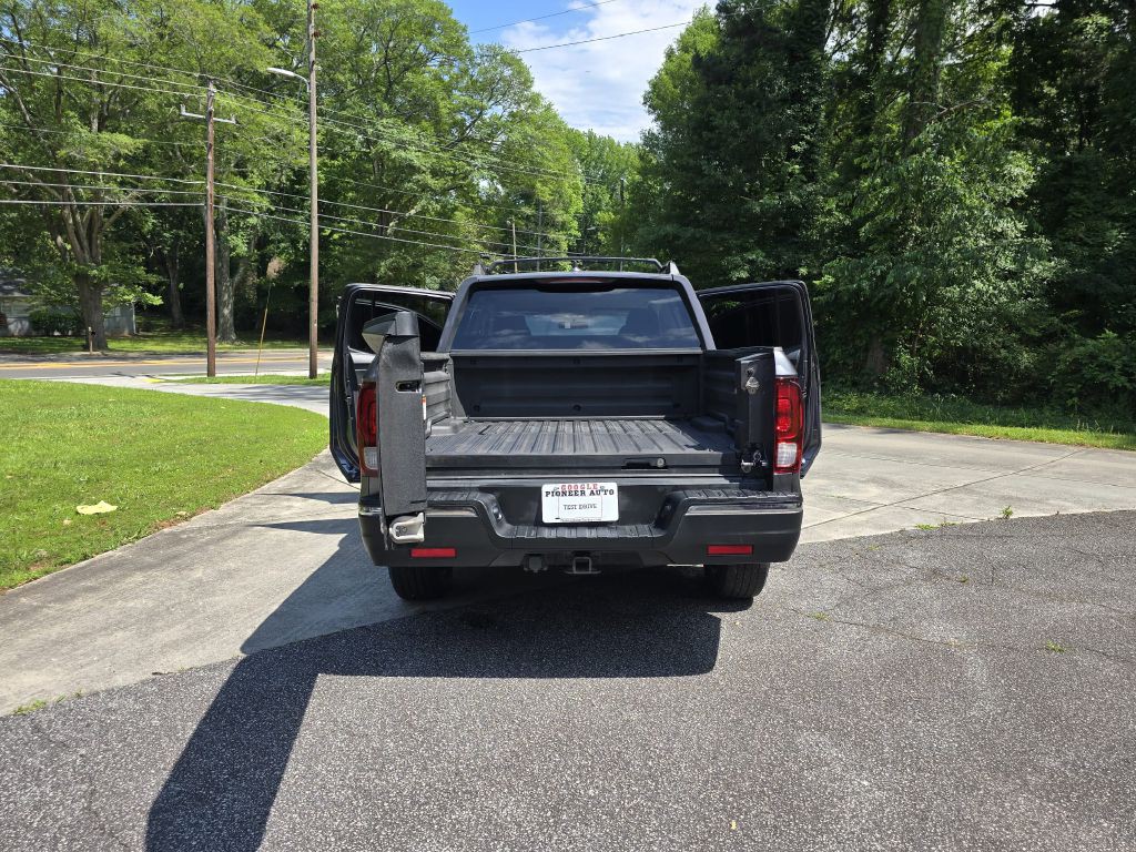 2017 Honda Ridgeline Image 16