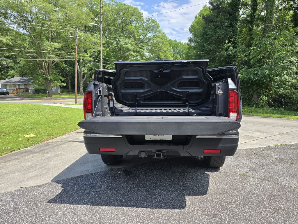 2017 Honda Ridgeline Image 28