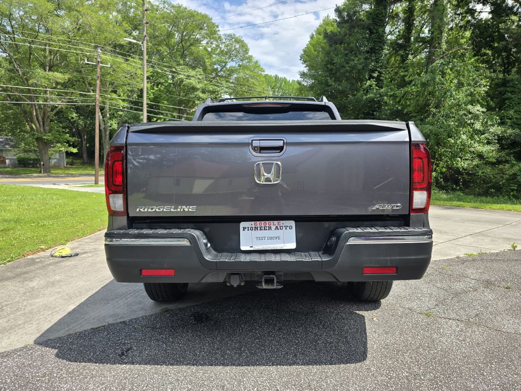 2017 Honda Ridgeline Image 32