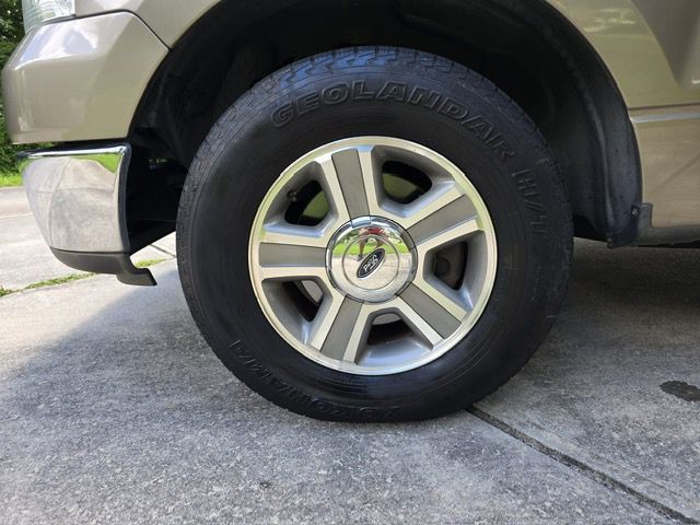 2005 Ford F-150 Image 12