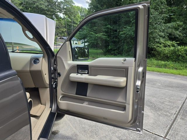 2005 Ford F-150 Image 13