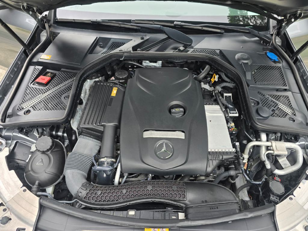 2015 Mercedes-Benz C-Class Image 9