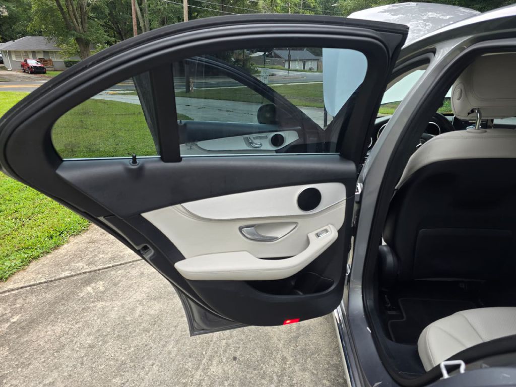 2015 Mercedes-Benz C-Class Image 26