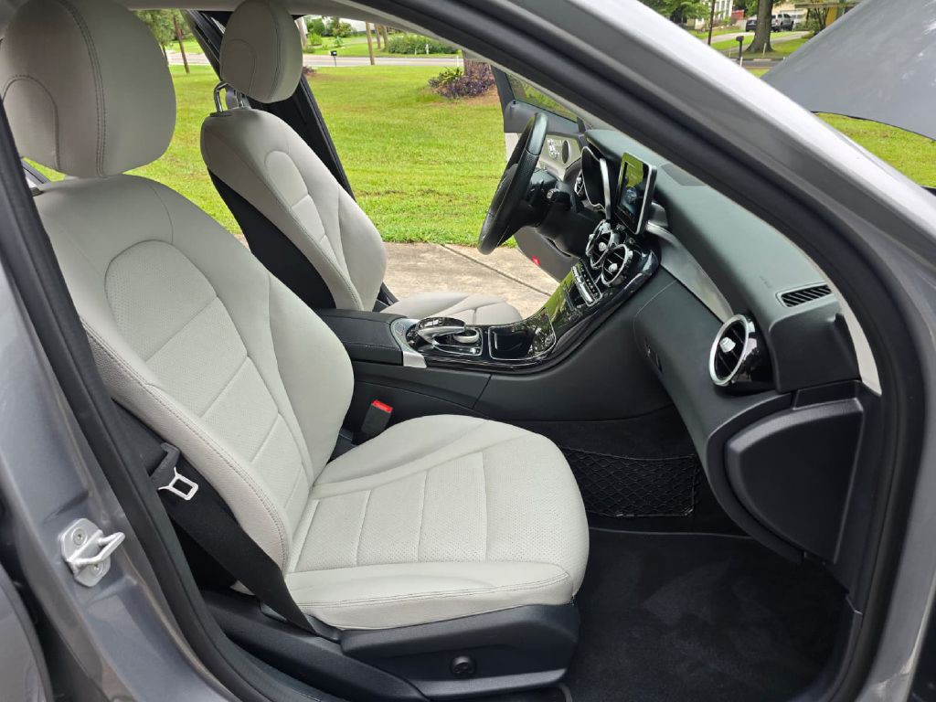 2015 Mercedes-Benz C-Class Image 28