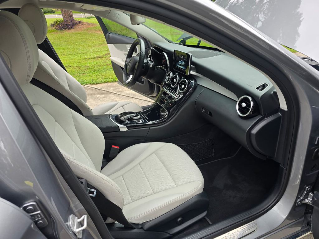 2015 Mercedes-Benz C-Class Image 30