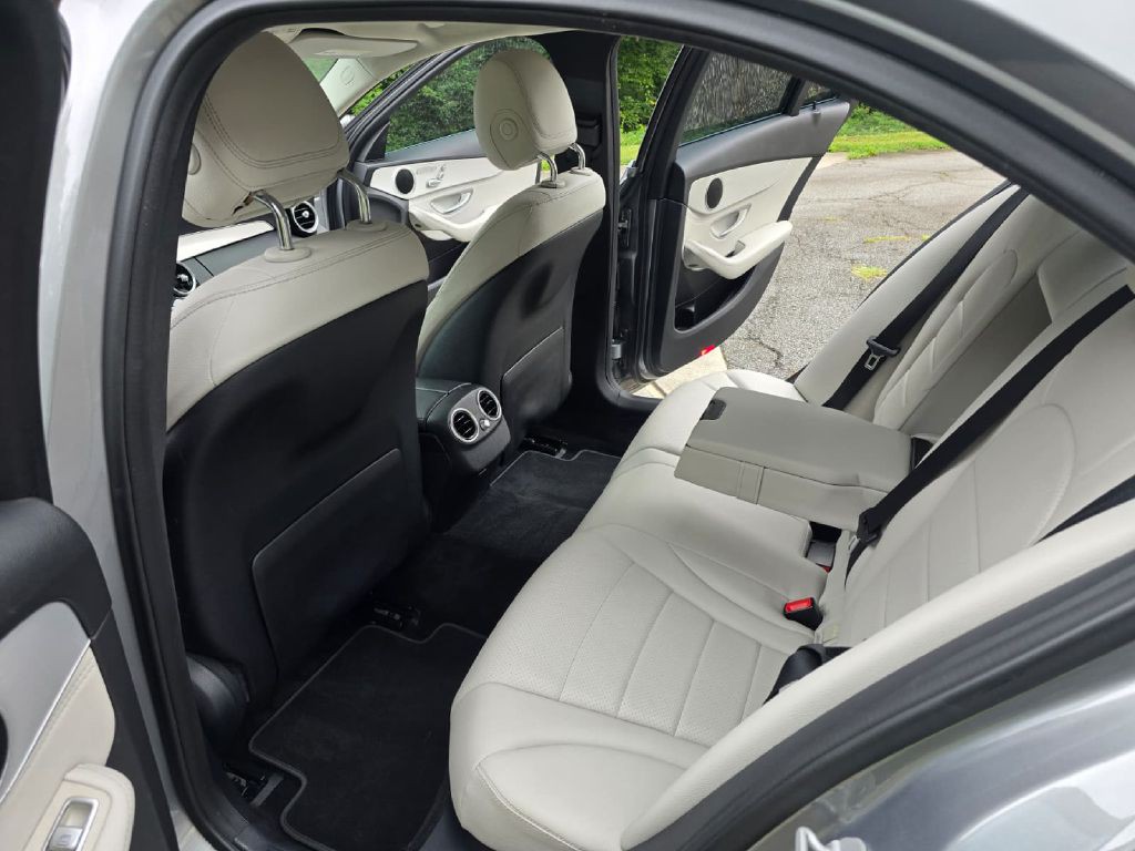 2015 Mercedes-Benz C-Class Image 33