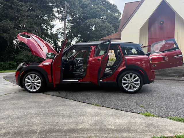 2017 MINI Cooper Image 1