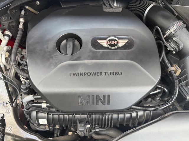 2017 MINI Cooper Image 31
