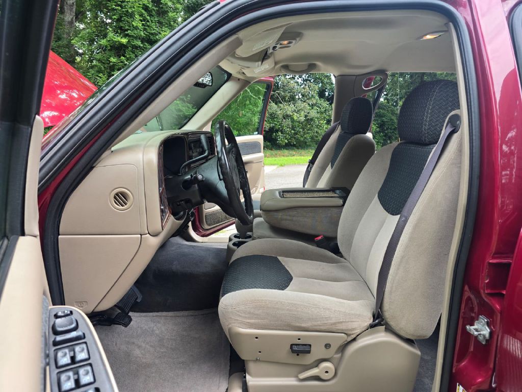 2004 Chevrolet Avalanche Image 4