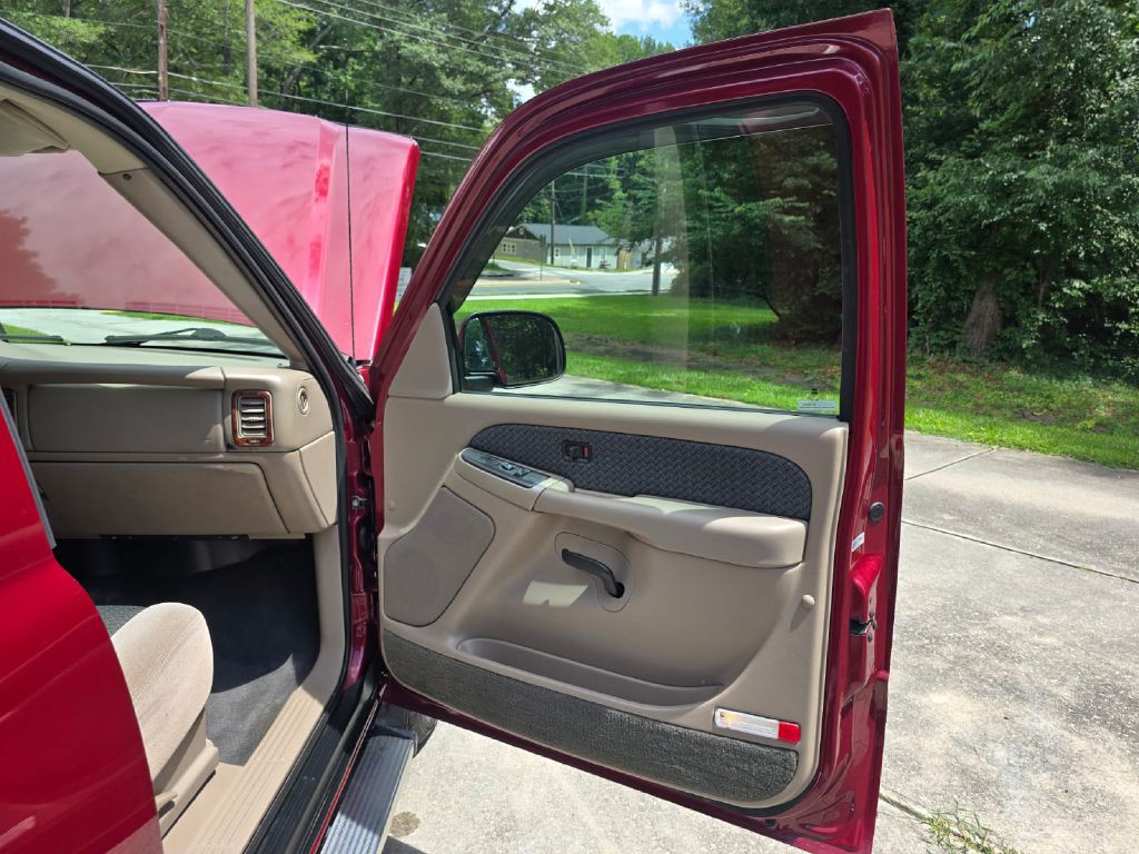 2004 Chevrolet Avalanche Image 11