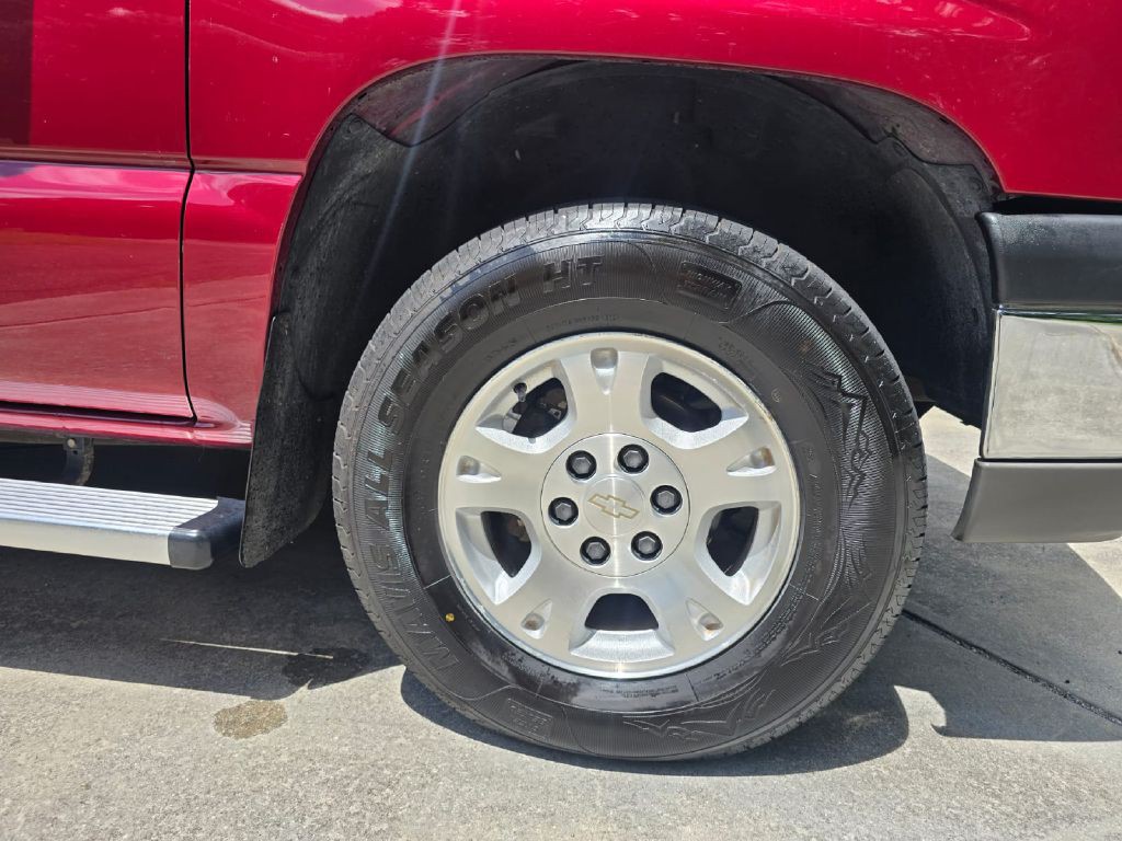 2004 Chevrolet Avalanche Image 12