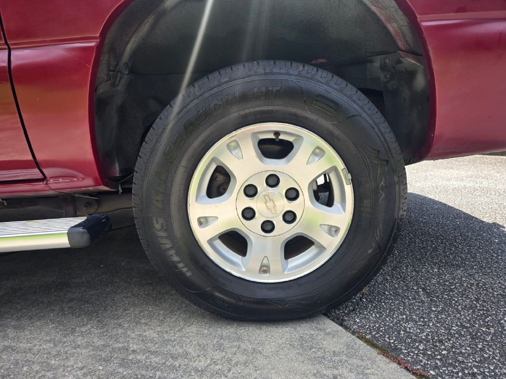2004 Chevrolet Avalanche Image 13