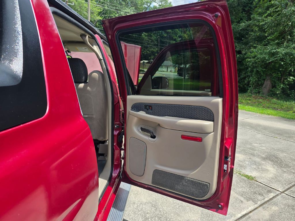 2004 Chevrolet Avalanche Image 14