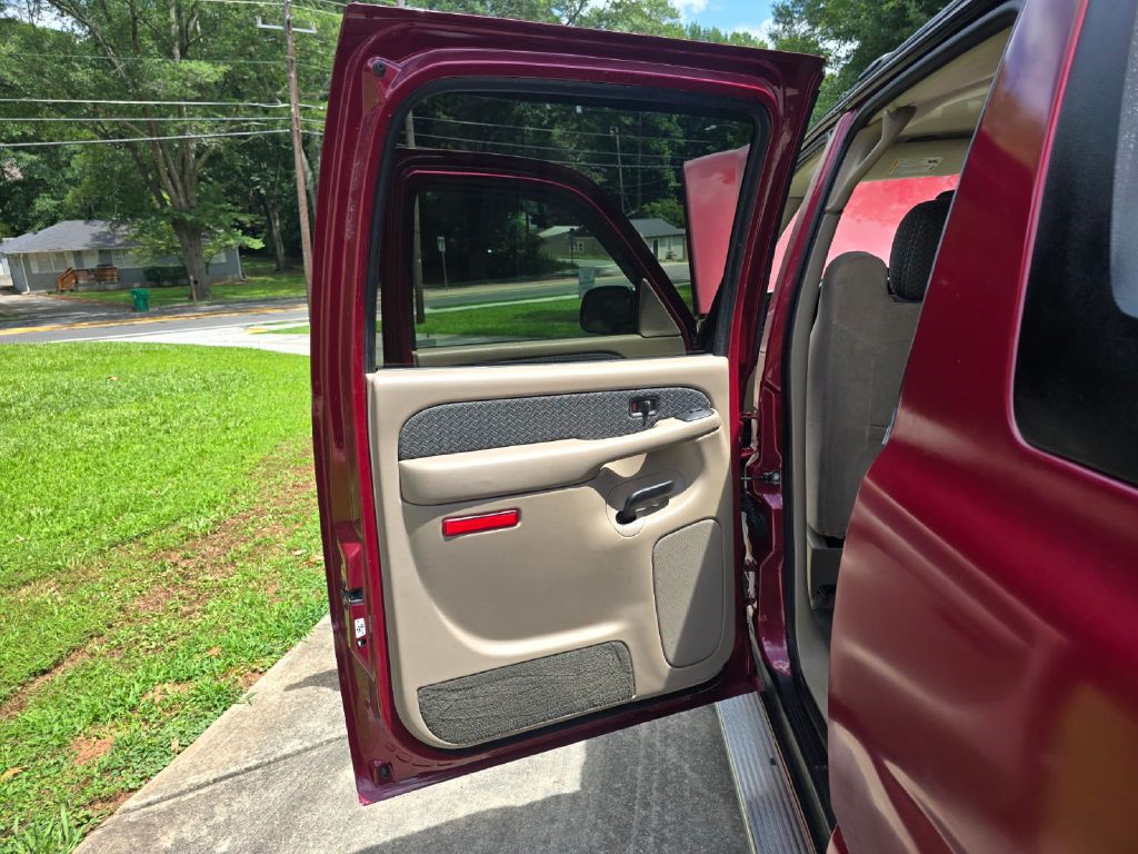 2004 Chevrolet Avalanche Image 16