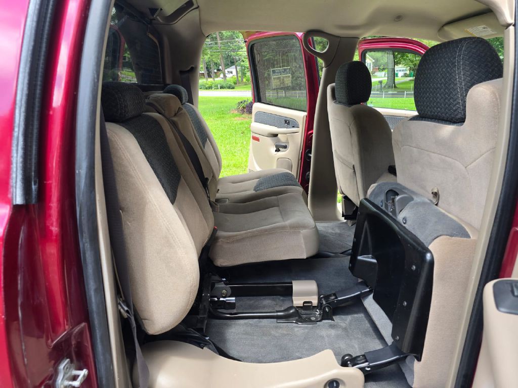 2004 Chevrolet Avalanche Image 21