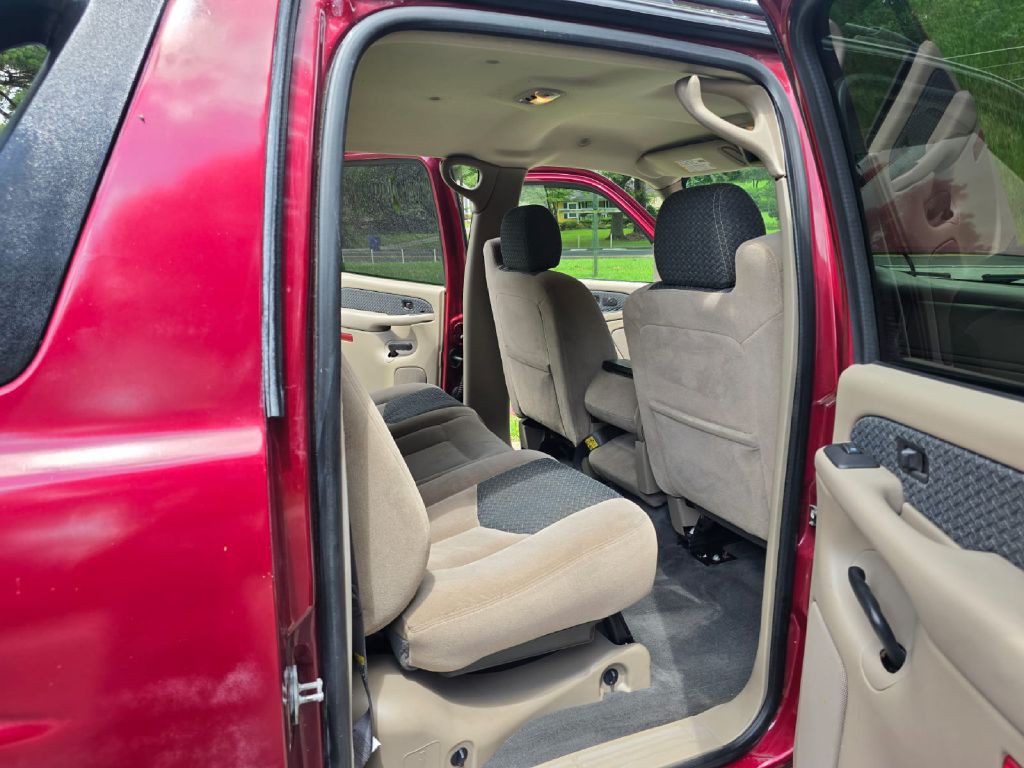 2004 Chevrolet Avalanche Image 23