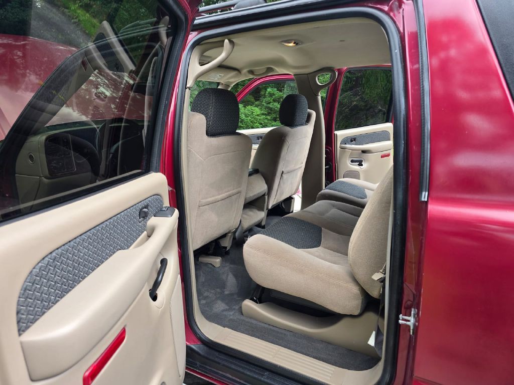2004 Chevrolet Avalanche Image 24