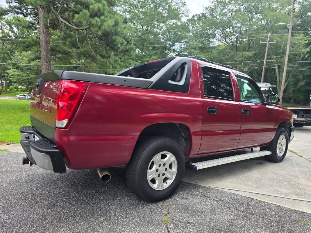 2004 Chevrolet Avalanche Image 32