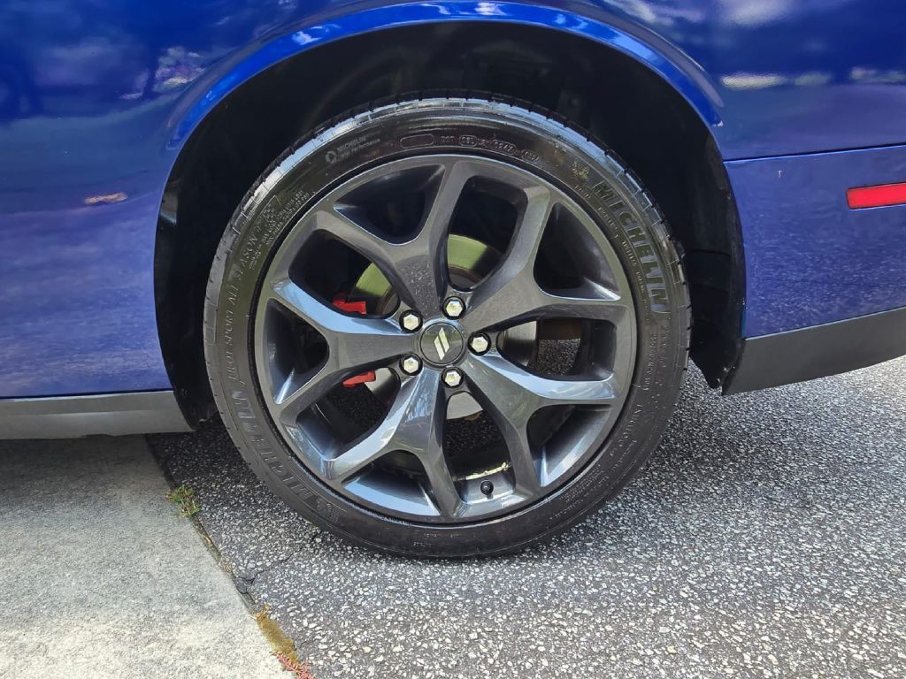 2016 Dodge Challenger Image 22