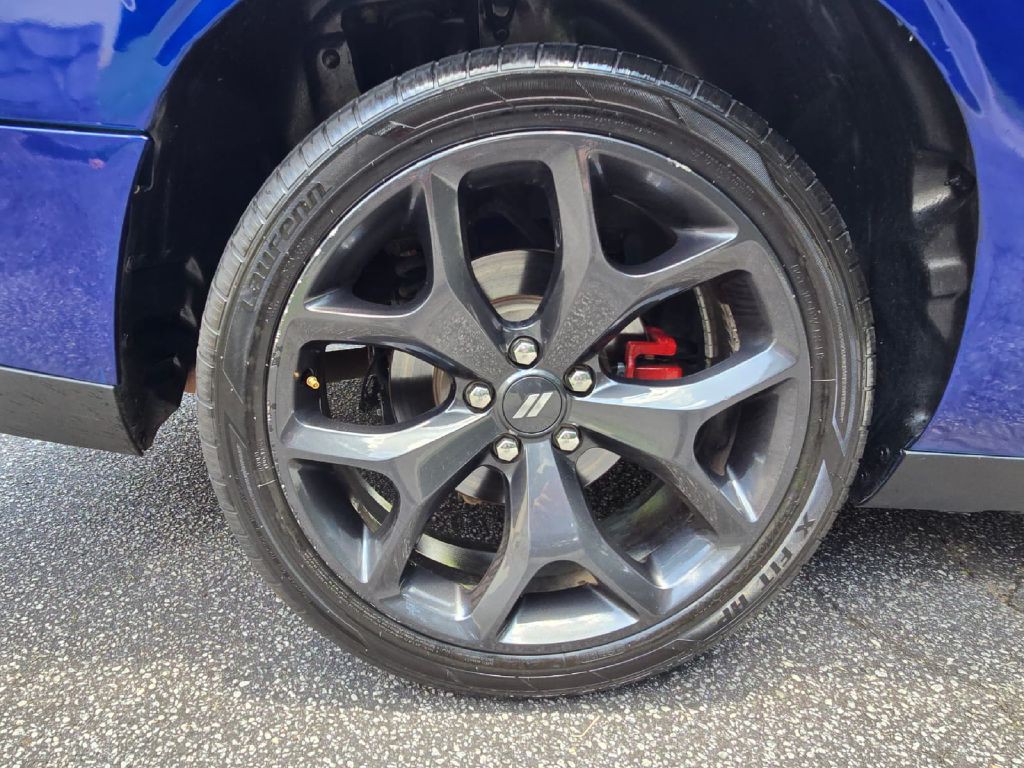 2016 Dodge Challenger Image 24