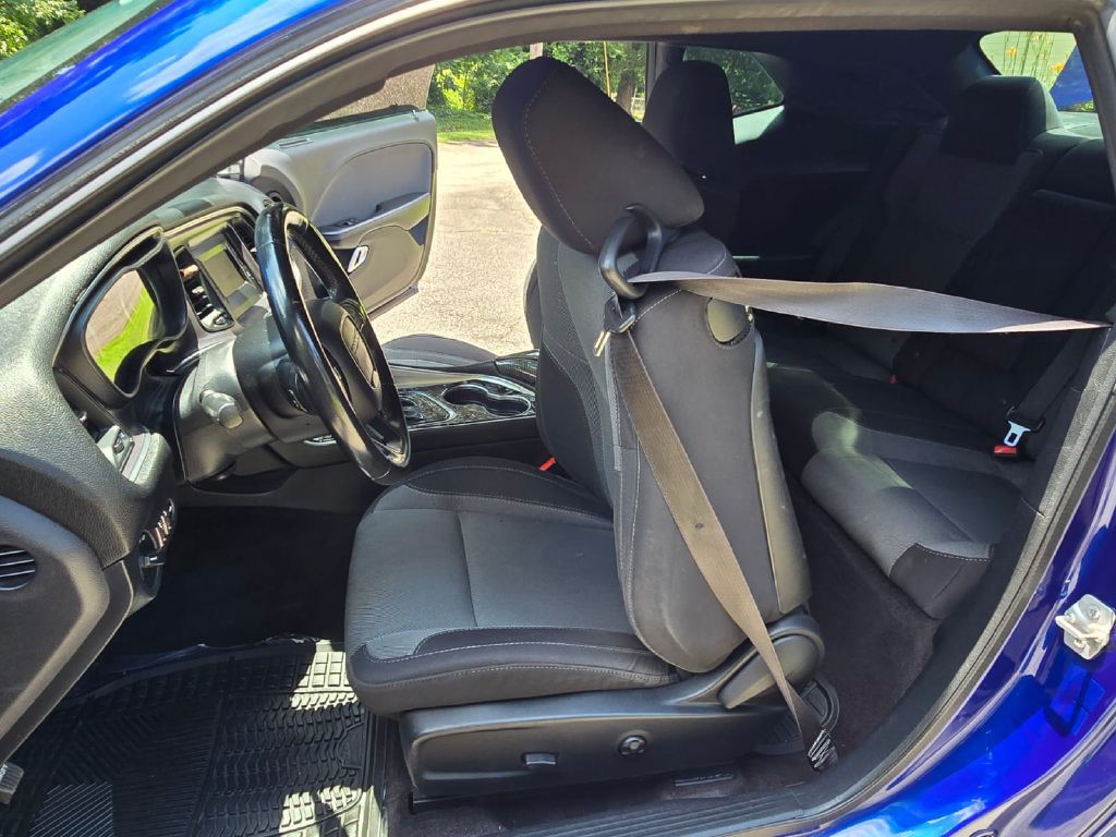 2016 Dodge Challenger Image 30