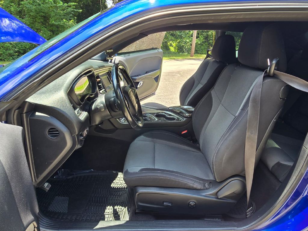 2016 Dodge Challenger Image 34