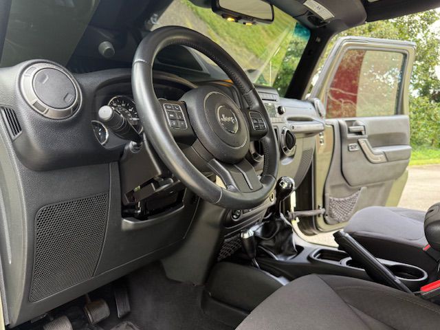 2015 Jeep Wrangler Image 36