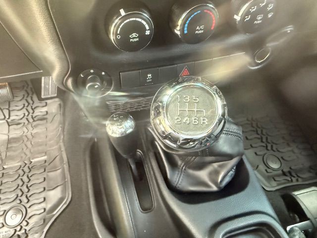 2015 Jeep Wrangler Image 44