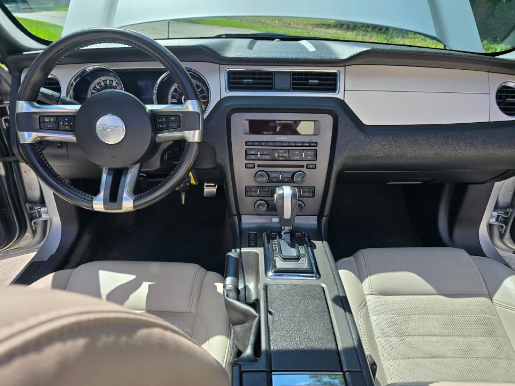 2013 Ford Mustang Image 18