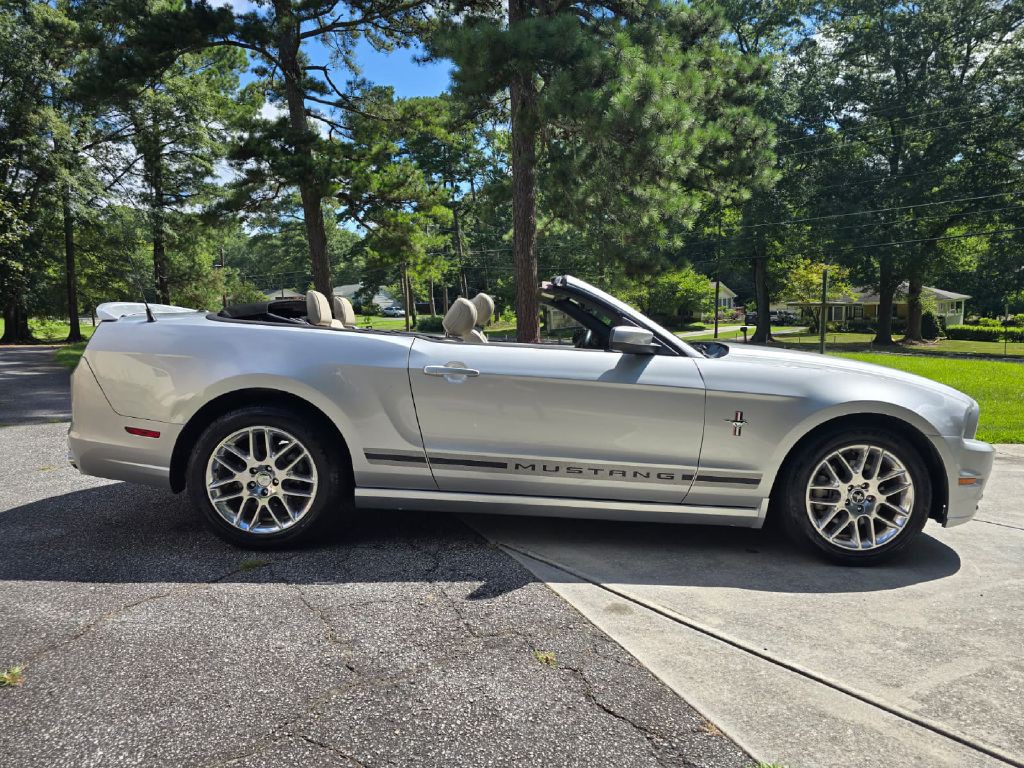 2013 Ford Mustang Image 31