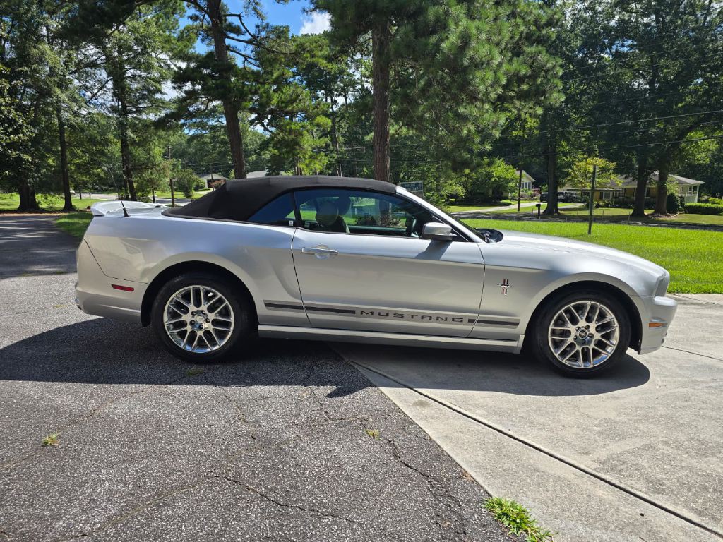 2013 Ford Mustang Image 38