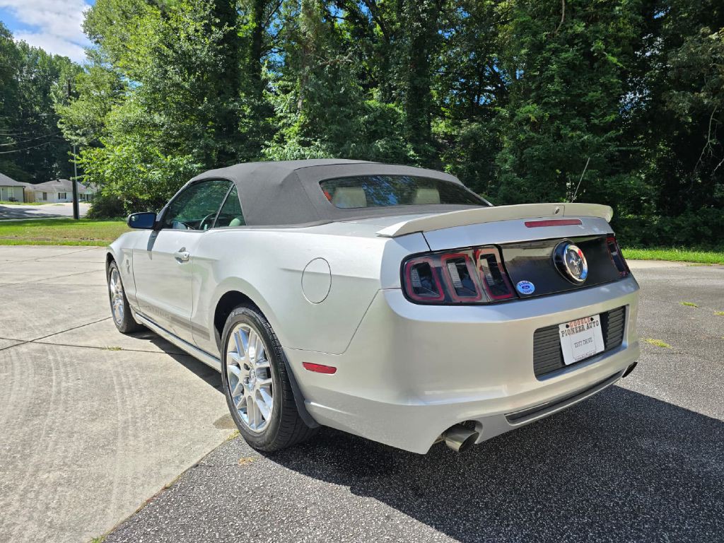 2013 Ford Mustang Image 39